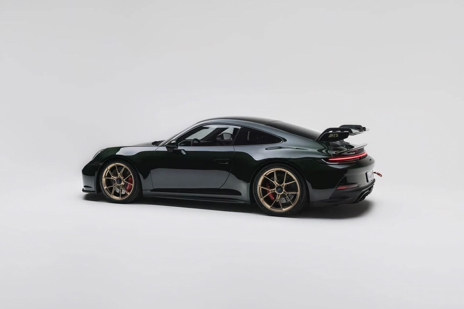 Grüner Porsche 911 GT3 im Fotostudio