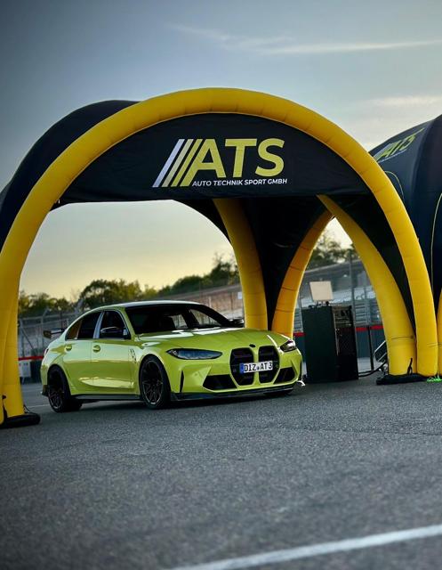 BMW M3 unter dem ATS-Zelt an der Rennstrecke