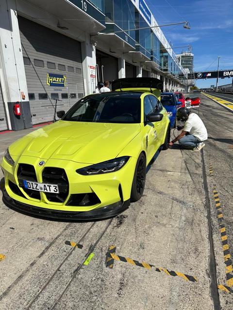 BMW M3 in der Boxengasse am Nürburgring