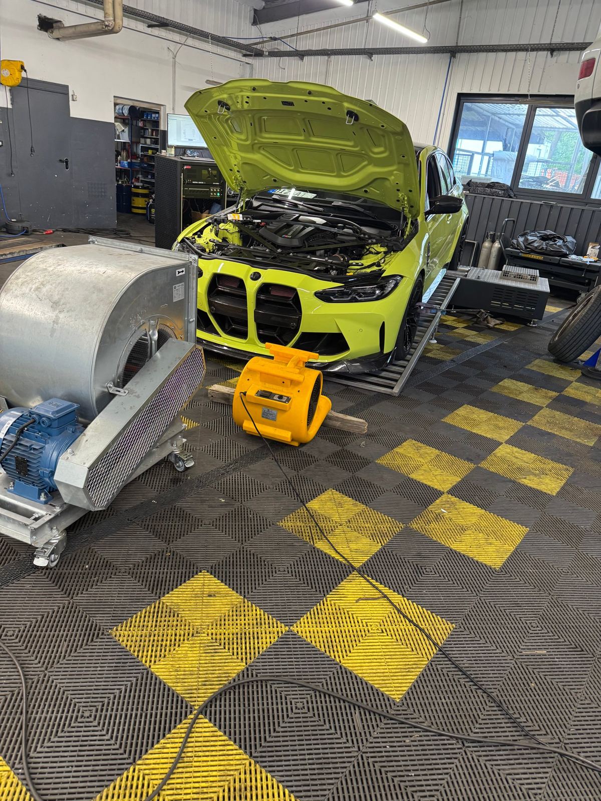 BMW M3 auf unserem Leistungsprüfstand
