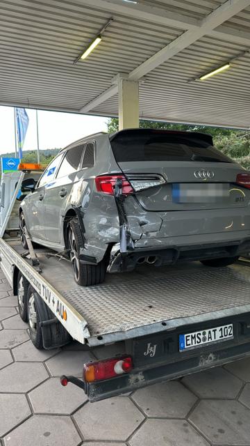 Unfallwagen auf unserem Abschleppwagen